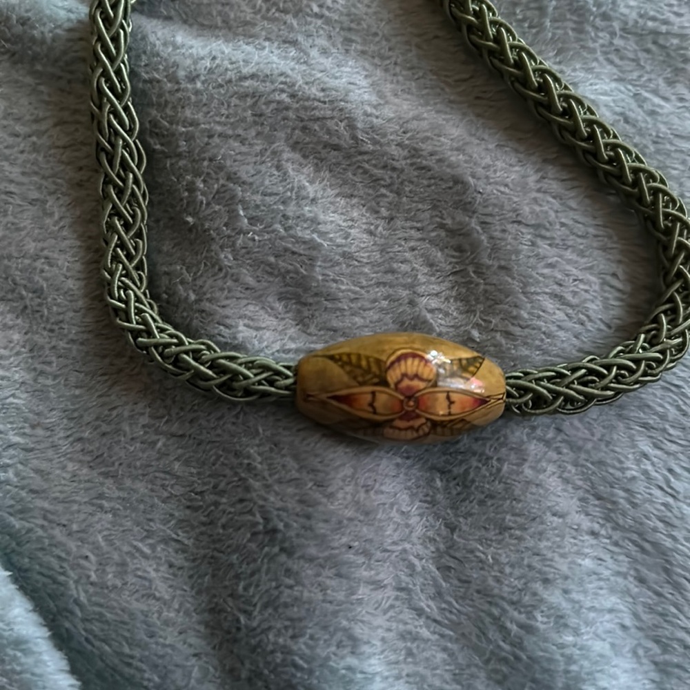 Wooden bead green cord choaker